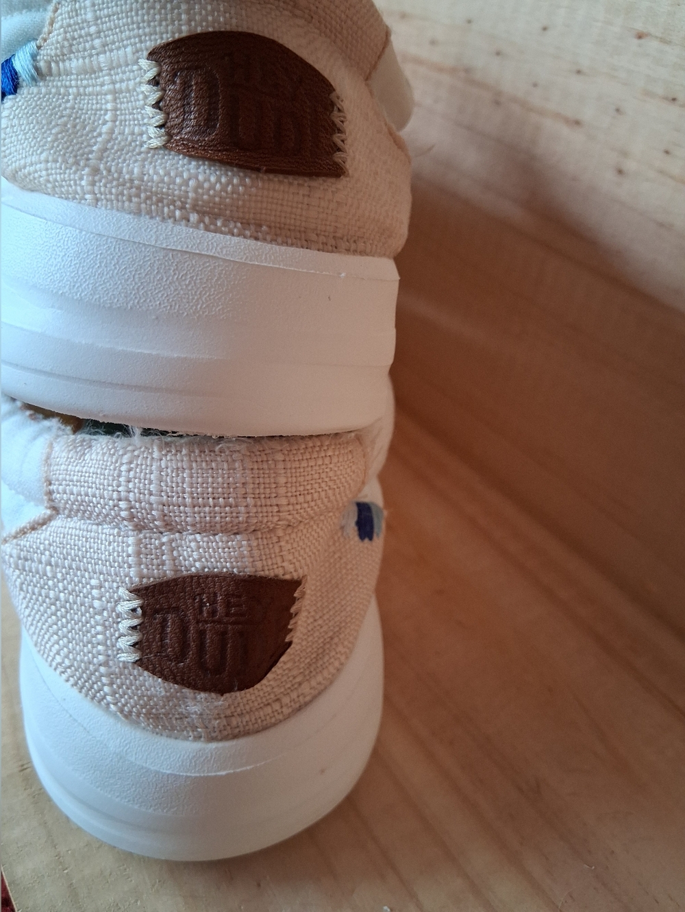 Women’s Hey Dude Karina White Sneakers Sz 10 - Picture 4 of 7